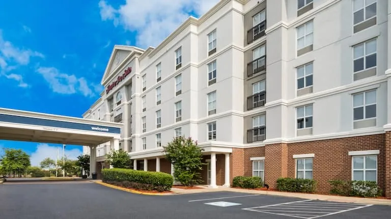 Hampton_Inn_Suites